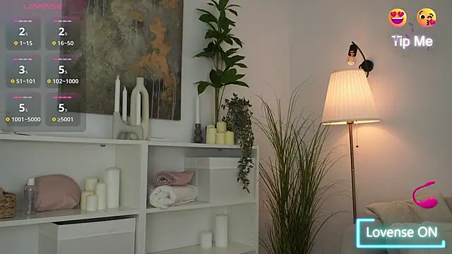 Snapshot of adisson_fox chatting on 10.24.25 adisson fox online show from 10.24.25