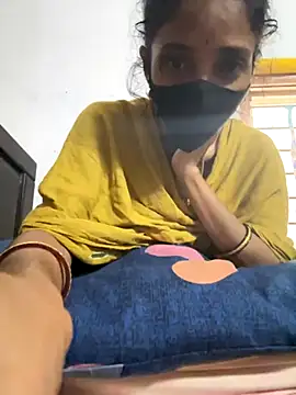 Snapshot of sweetreddy-02 chatting on 09.24.25 sweetreddy-02 online show from 09.24.25