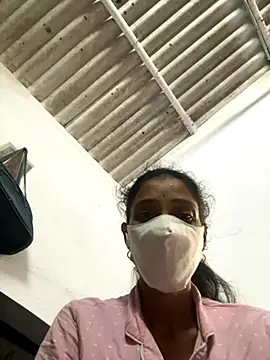 Snapshot of sweetreddy-02 chatting on 09.25.25 sweetreddy-02 online show from 09.25.25