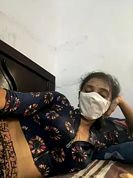 Snapshot of sweetreddy-02 chatting on 10.03.25 sweetreddy-02 online show from 10.03.25