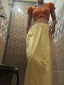 Snapshot of sweetreddy-02 chatting on 10.05.25 sweetreddy-02 online show from 10.05.25