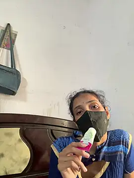 Snapshot of sweetreddy-02 chatting on 10.14.25 sweetreddy-02 online show from 10.14.25