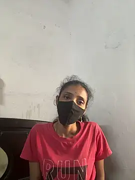 Snapshot of sweetreddy-02 chatting on 10.15.25 sweetreddy-02 online show from 10.15.25