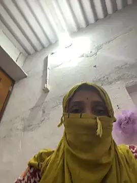 Snapshot of sweetreddy-02 chatting on 10.18.25 sweetreddy-02 online show from 10.18.25