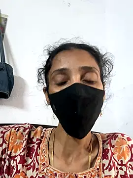 Snapshot of sweetreddy-02 chatting on 10.24.25 sweetreddy-02 online show from 10.24.25