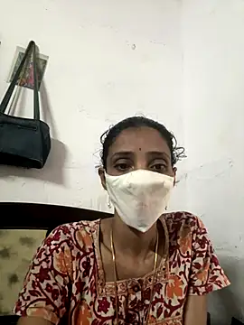 Snapshot of sweetreddy-02 chatting on 10.28.25 sweetreddy-02 online show from 10.28.25