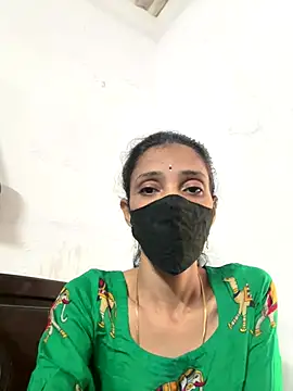 Snapshot of sweetreddy-02 chatting on 11.04.25 sweetreddy-02 online show from 11.04.25