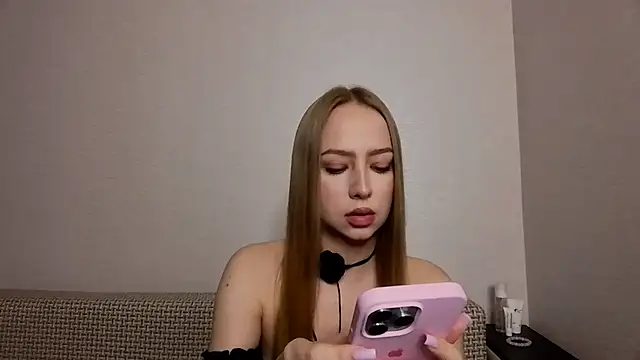 MissOyee online show from 09.20.25