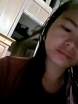 emly-xinh18 online show from 10.21.25