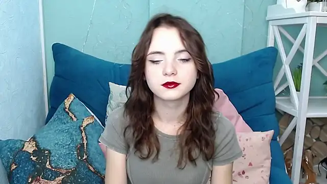 Snapshot of VivienneRo chatting on 09.20.25 VivienneRo online show from 09.20.25