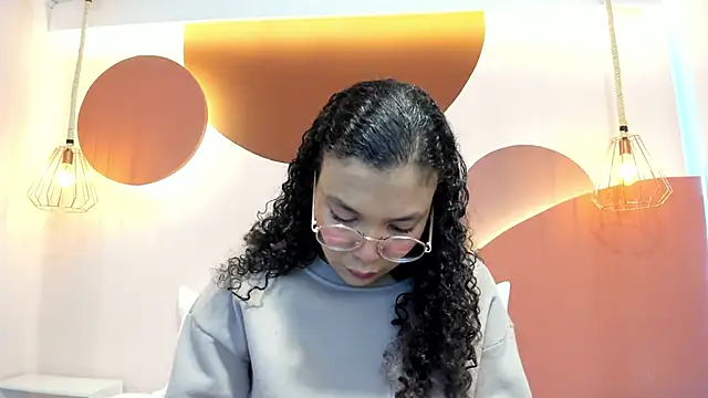 Snapshot of SweetStarr_ chatting on 09.23.25 SweetStarr online show from 09.23.25