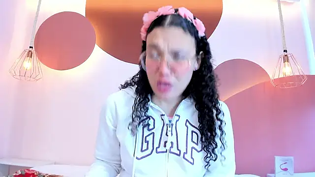 Snapshot of SweetStarr_ chatting on 09.29.25 SweetStarr online show from 09.29.25