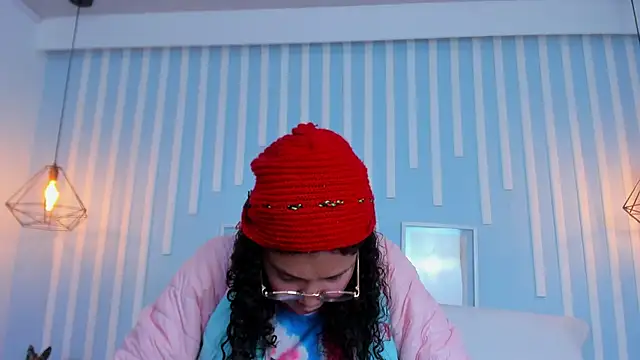 Snapshot of SweetStarr_ chatting on 10.09.25 SweetStarr online show from 10.09.25