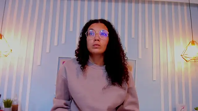 Snapshot of SweetStarr_ chatting on 10.10.25 SweetStarr online show from 10.10.25