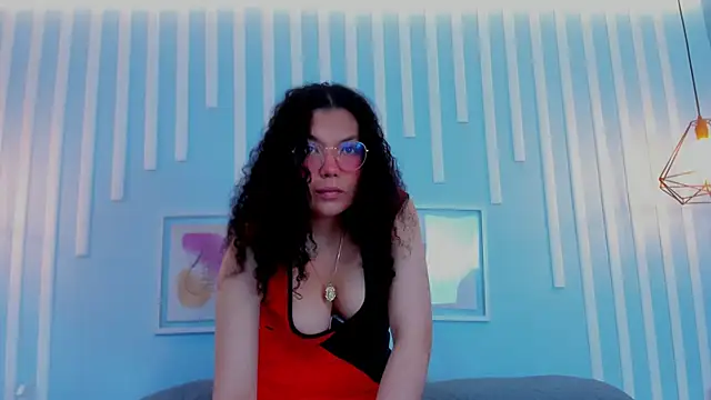 Snapshot of SweetStarr_ chatting on 10.14.25 SweetStarr online show from 10.14.25