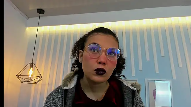 Snapshot of SweetStarr_ chatting on 10.15.25 SweetStarr online show from 10.15.25