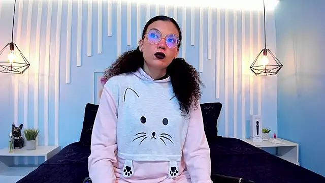 Snapshot of SweetStarr_ chatting on 10.28.25 SweetStarr online show from 10.28.25