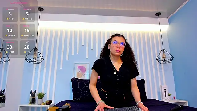 Snapshot of SweetStarr_ chatting on 10.30.25 SweetStarr online show from 10.30.25