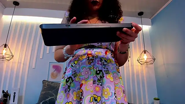 Snapshot of SweetStarr_ chatting on 11.03.25 SweetStarr online show from 11.03.25