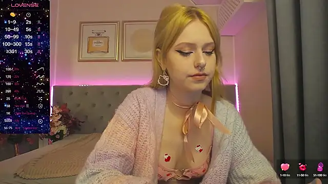 Snapshot of WendyMey chatting on 09.24.25 WendyMey online show from 09.24.25