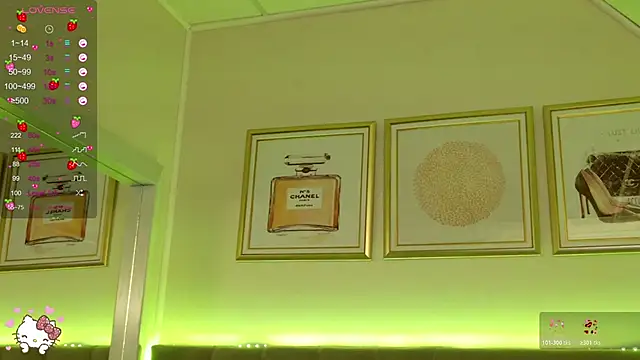 Snapshot of WendyMey chatting on 11.04.25 WendyMey online show from 11.04.25