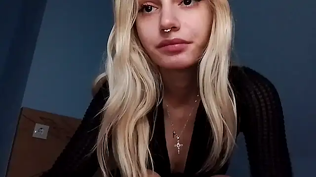 Snapshot of lesyawhite chatting on 10.03.25 lesyawhite online show from 10.03.25