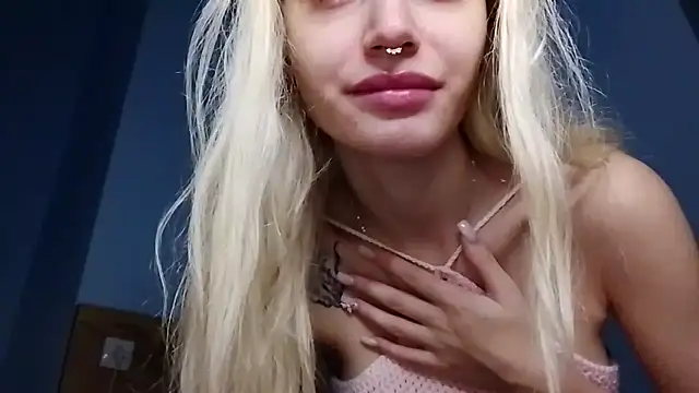 Snapshot of lesyawhite chatting on 10.05.25 lesyawhite online show from 10.05.25