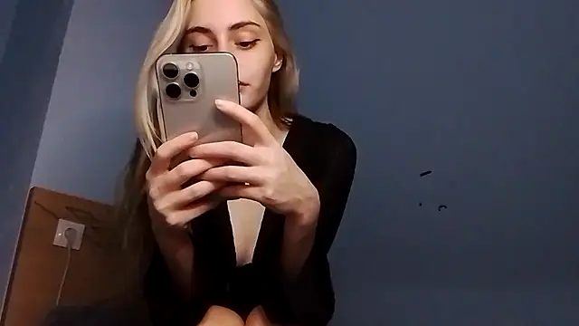 Snapshot of lesyawhite chatting on 11.02.25 lesyawhite online show from 11.02.25