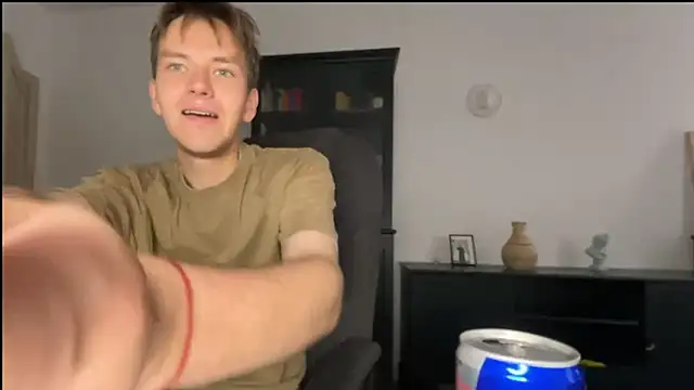 Snapshot of Mark_Voyan chatting on 09.18.25 Mark Voyan online show from 09.18.25