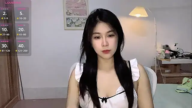 Snapshot of hhmimi_7 chatting on 10.25.25 hhmimi 7 online show from 10.25.25