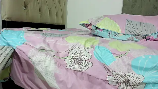 Snapshot of brandy_h9 chatting on 10.22.25 brandy h9 online show from 10.22.25