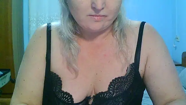 Snapshot of Blue-sky69 chatting on 10.21.25 Blue-sky69 online show from 10.21.25
