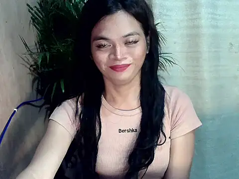 Snapshot of Nikah_loves_u chatting on 11.20.25 Nikah loves u online show from 11.20.25