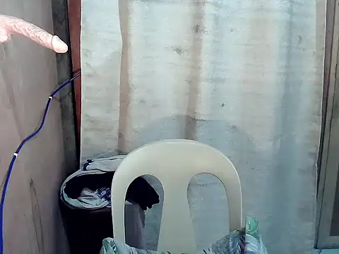 Snapshot of Nikah_loves_u chatting on 12.17.25 Nikah loves u online show from 12.17.25