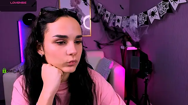 Snapshot of ariana_ross7 chatting on 10.25.25 ariana ross7 online show from 10.25.25