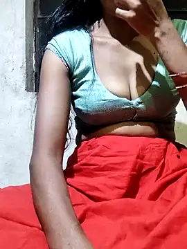 Snapshot of queen_baby09 chatting on 10.08.25 queen baby09 online show from 10.08.25