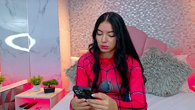 Snapshot of LizieSmith chatting on 10.27.25 LizieSmith online show from 10.27.25