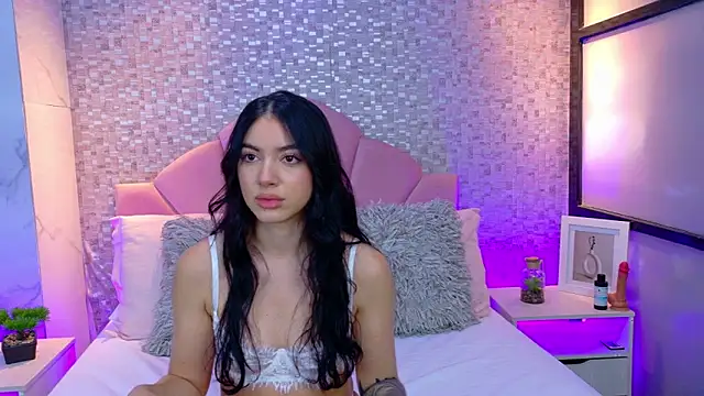 Snapshot of LizieSmith chatting on 11.01.25 LizieSmith online show from 11.01.25