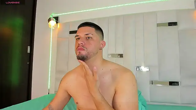 Snapshot of Jacob19_ chatting on 10.05.25 Jacob19 online show from 10.05.25