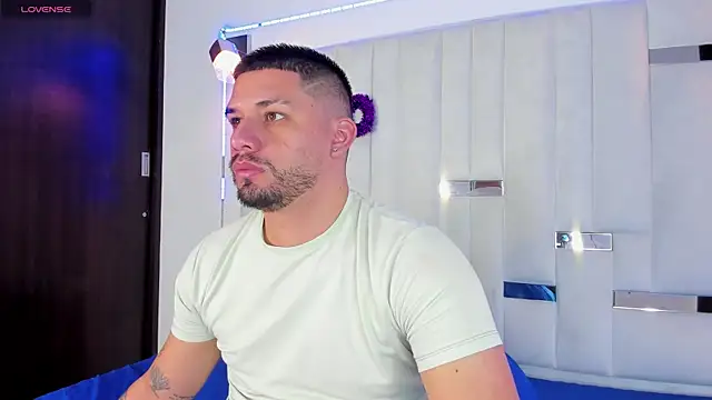 Snapshot of Jacob19_ chatting on 11.02.25 Jacob19 online show from 11.02.25