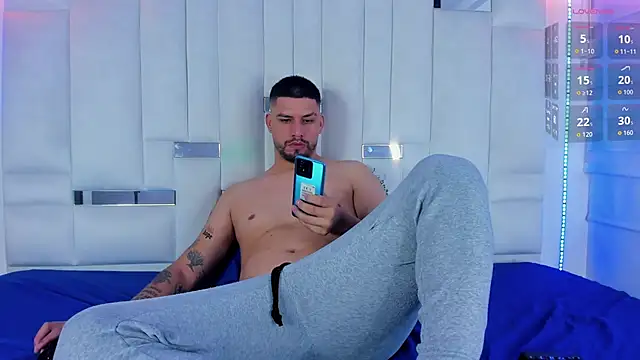 Snapshot of Jacob19_ chatting on 11.04.25 Jacob19 online show from 11.04.25