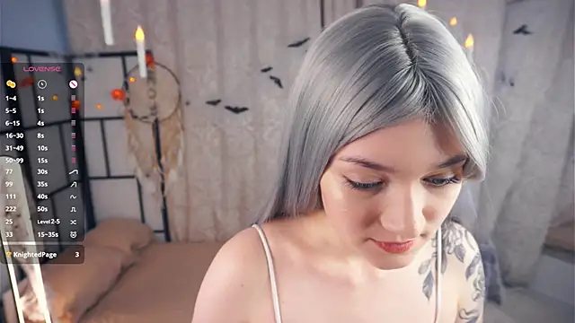 Snapshot of JinnySitts chatting on 10.31.25 JinnySitts online show from 10.31.25