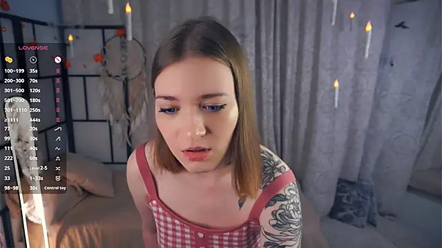 Snapshot of JinnySitts chatting on 11.01.25 JinnySitts online show from 11.01.25