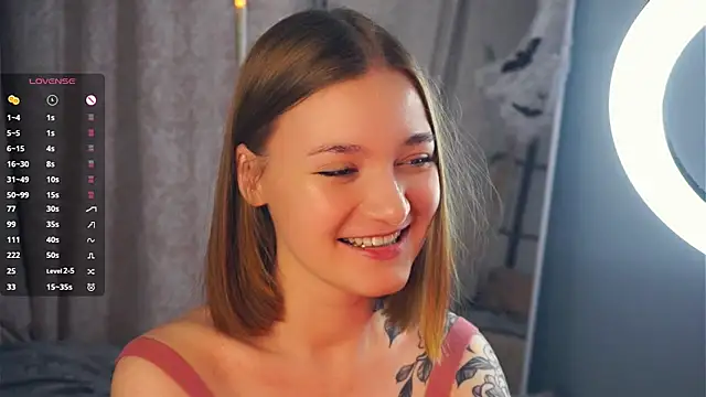 Snapshot of JinnySitts chatting on 11.05.25 JinnySitts online show from 11.05.25