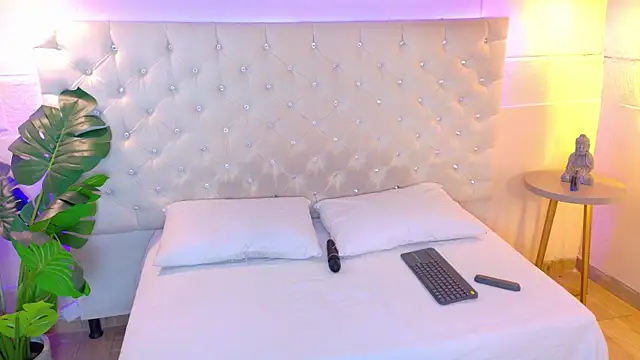 Snapshot of ElectraScot chatting on 10.02.25 ElectraScot online show from 10.02.25