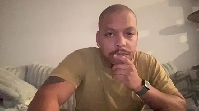 Snapshot of caramelizedzeus chatting on 11.11.25 caramelizedzeus online show from 11.11.25