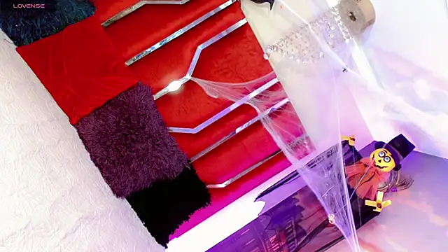 Snapshot of AithanaBlaze chatting on 10.21.25 AithanaBlaze online show from 10.21.25