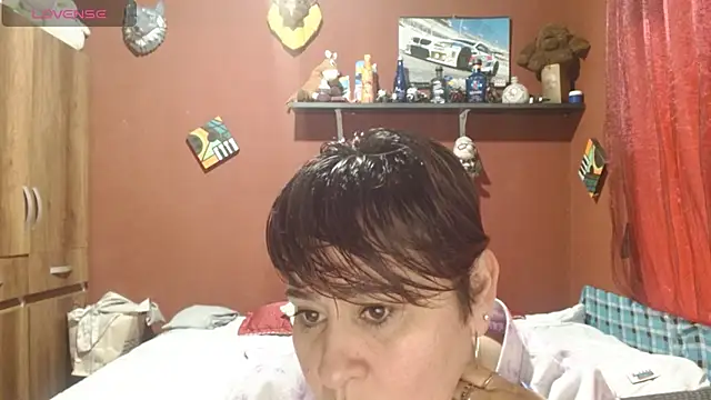 Sasharosee2 online show from 10.31.25