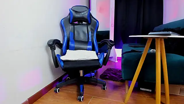 Snapshot of Charliejones_ chatting on 10.30.25 Charliejones online show from 10.30.25