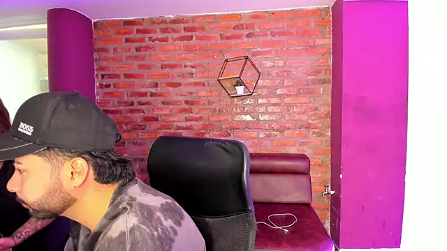 Snapshot of Hot_Threesomee chatting on 09.27.25 Hot Threesomee online show from 09.27.25